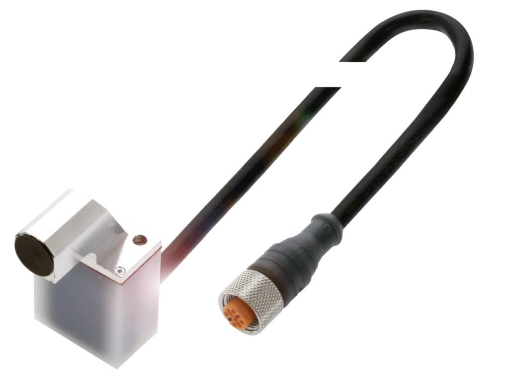 Ein Sensor mit Metallgehäuse und schwarzem Kabel, endet in einem grauen Stecker mit orangefarbenem Einsatz, vor weißem Hintergrund.