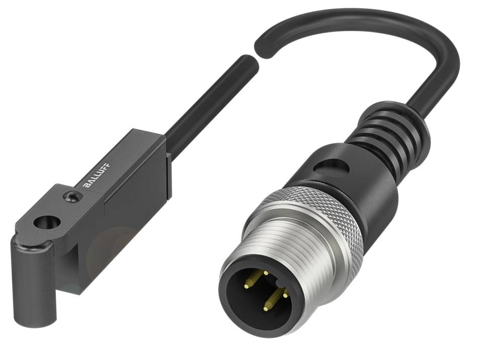 Ein Näherungssensor mit Kabel und Stecker aus Metall. Der Sensor ist länglich, schwarz und trägt die Aufschrift 'BALLUFF'.