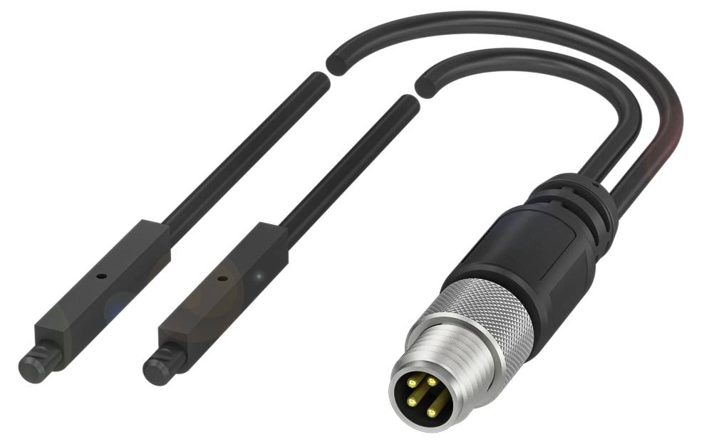 Ein dreipoliger Stecker mit zwei daran angeschlossenen Sensoren, jeweils mit einem Kabel verbunden, vor weißem Hintergrund.