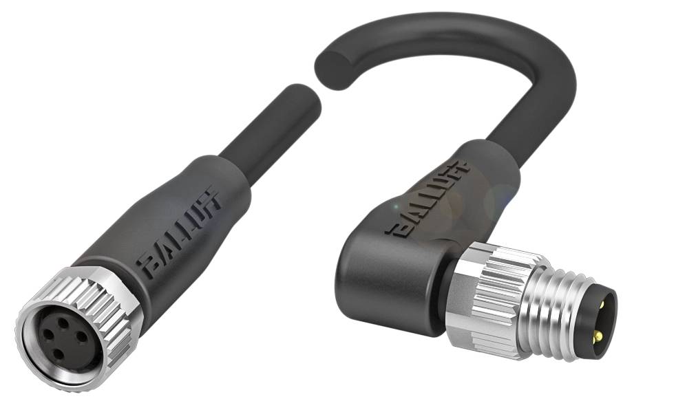 Zwei schwarze M8-Steckverbinder, ein gerade und ein gewinkelt. Beide mit Metallgewinde, links eine Buchse, rechts ein Stecker.