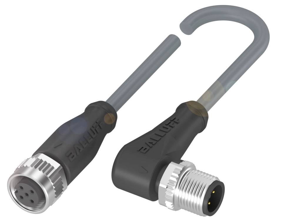 Industriekabel mit zwei Steckverbindern: links ein runder Metallstecker, rechts ein abgewinkelter Stecker, beide schwarz und beschriftet.