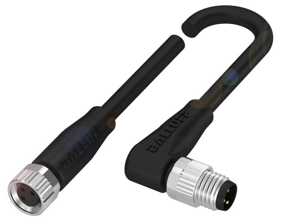 Zwei schwarze, abgewinkelte Steckverbinder mit metallischen Kappen, die sich gegenüberliegen. Sie zeigen eine M12-Buchse und einen Stecker.