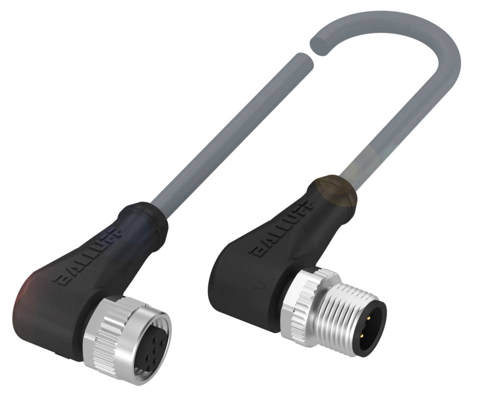 Zwei schwarze, gewinkelte M8-Steckverbinder mit Kabel. Links eine Buchse, rechts ein Stecker. Klarer Kunststoffmantel um die Kabel.