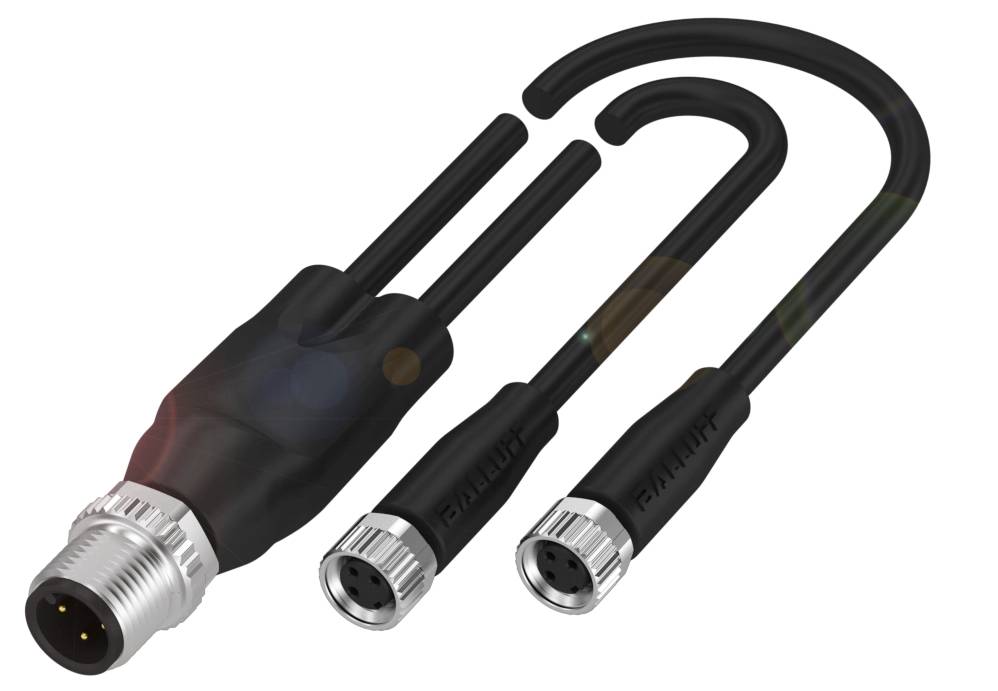 Drei schwarze Kabel mit Metallverbindungen: eines männlich, zwei weiblich, verbunden durch ein Y-Stück.