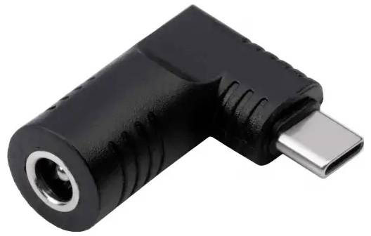 Ein schwarzer, gewinkelter USB-C-Adapter, der einen USB-C-Anschluss mit einer Audiobuchse verbindet. Ideal für Kopfhörer.
