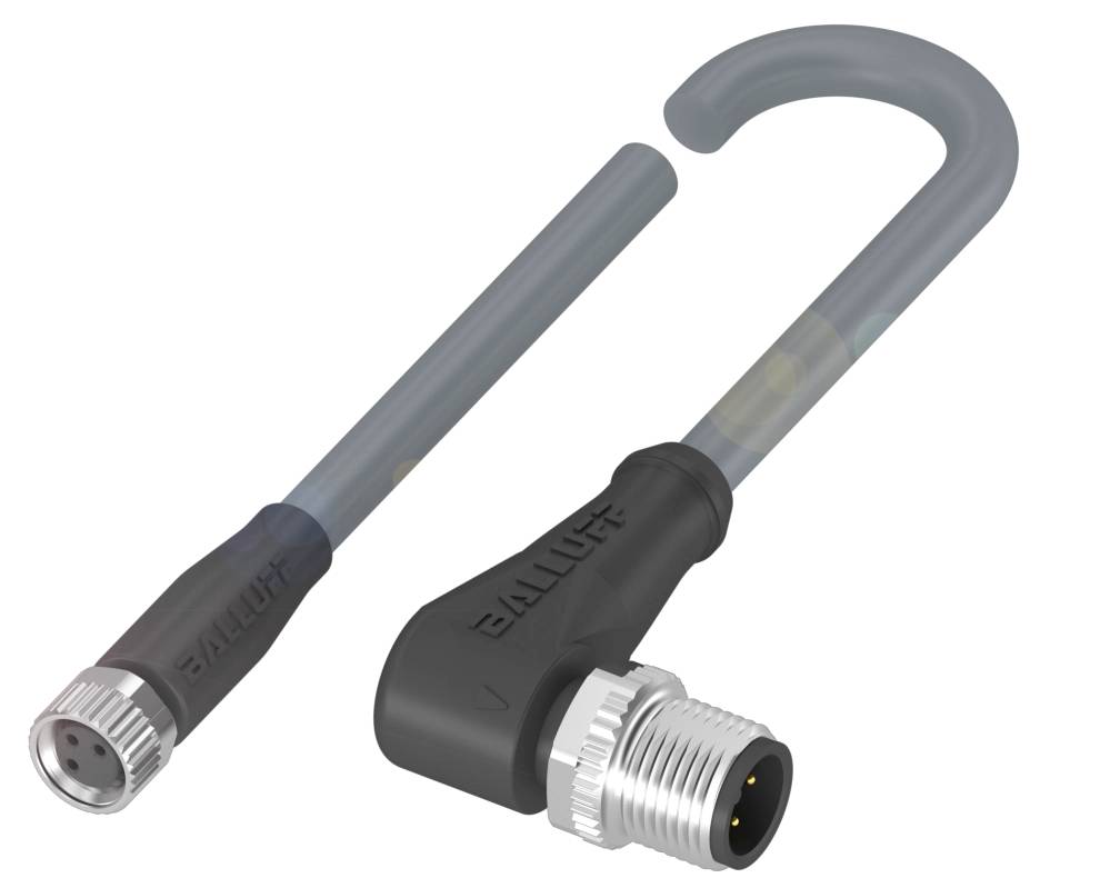 Ein graues, gebogenes Kabel mit zwei Steckern an den Enden, eines gerade, das andere rechtwinklig. Aufschrift 'BALLUFF' auf dem Winkelstecker.