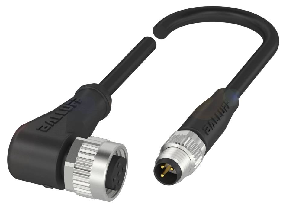 Ein schwarzer, rechtwinkliger M12-Stecker und eine schwarze M12-Buchse mit vier Pins, beide mit Metallverschraubung.