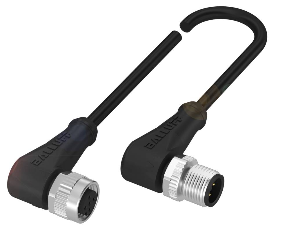 Zwei schwarze, abgewinkelte Steckverbinder mit Kabeln. Einer hat einen Stecker, der andere eine Buchse. Sie sind von der Marke Balluff.