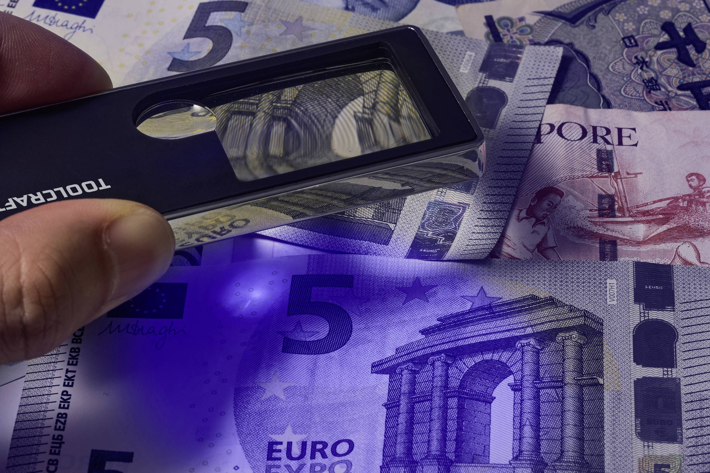 TOOLCRAFT TO-10283190 Handlupe mit LED-Beleuchtung Vergrößerungsfaktor: 3 x, 10 x Linsengröße: (Ø) 15mm Schwarz