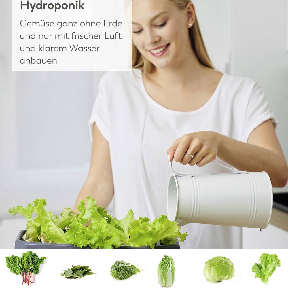 Eine Frau gießt Setzlinge in einem hydroponischen Garten. Text im Bild: 'Hydroponik - Gemüse ohne Erde und nur mit frischer Luft und klarem Wasser anbauen'.