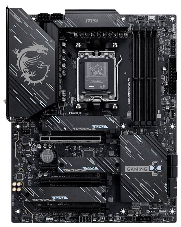 Das Bild zeigt eine Gaming-Motherboard, Modell von MSI, mit mehreren PCIe-Steckplätzen, RAM-Sockeln und Markenzeichen eines Drachenmusters.