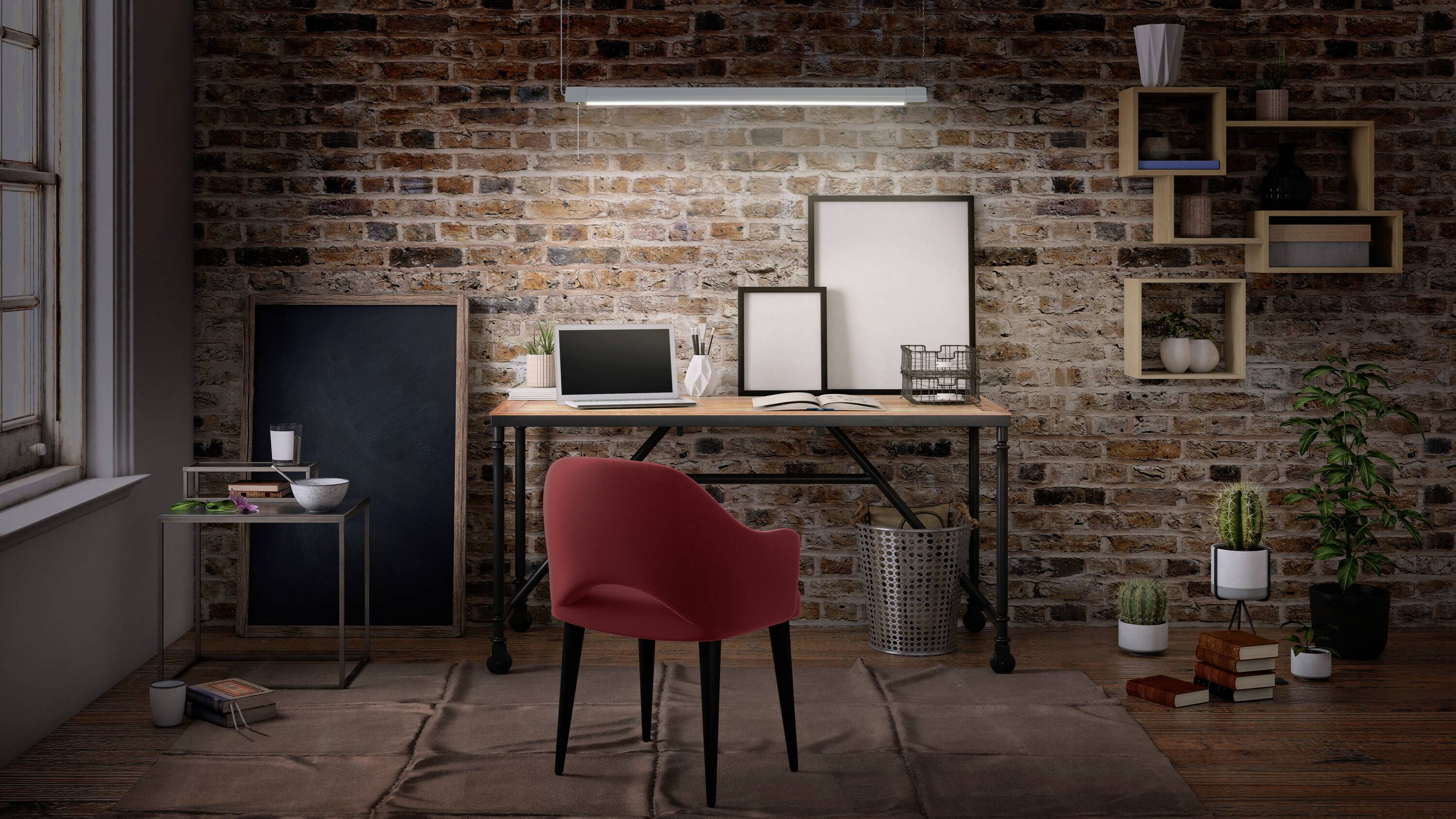 Rotes Stuhl vor Schreibtisch mit Laptop, Bilderrahmen und Pflanzen in modernem Büro mit Backsteinwand und Regalen.