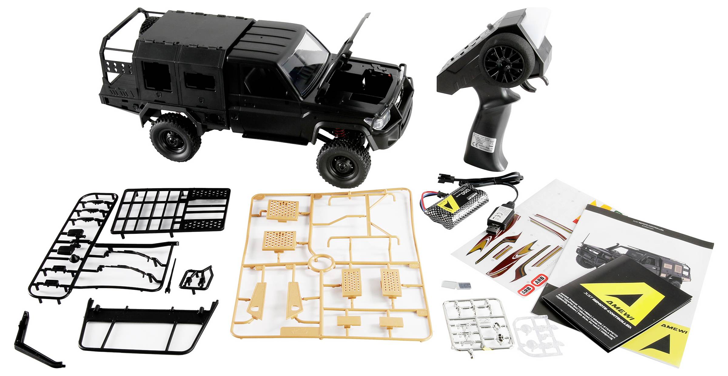 Bausatz für ein ferngesteuertes Auto, inklusive Teile, Fernbedienung und Anleitung. Teile sind auf Kunststoffrahmen angeordnet.