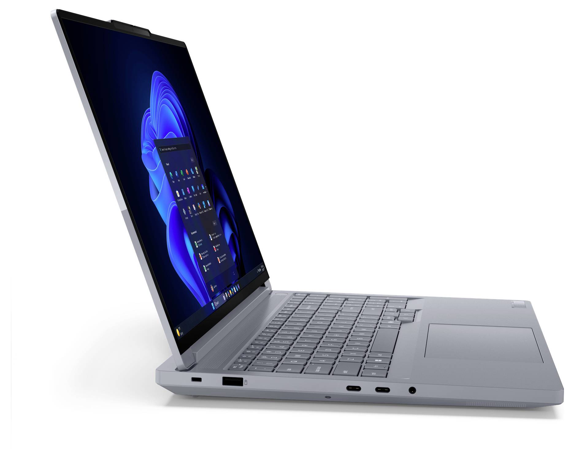 Ein silberner Laptop, der einen blau getönten Betriebssystembildschirm mit App-Symbolen anzeigt. Das Gerät befindet sich auf weißem Hintergrund und wird aus einem Seitenwinkel gezeigt.