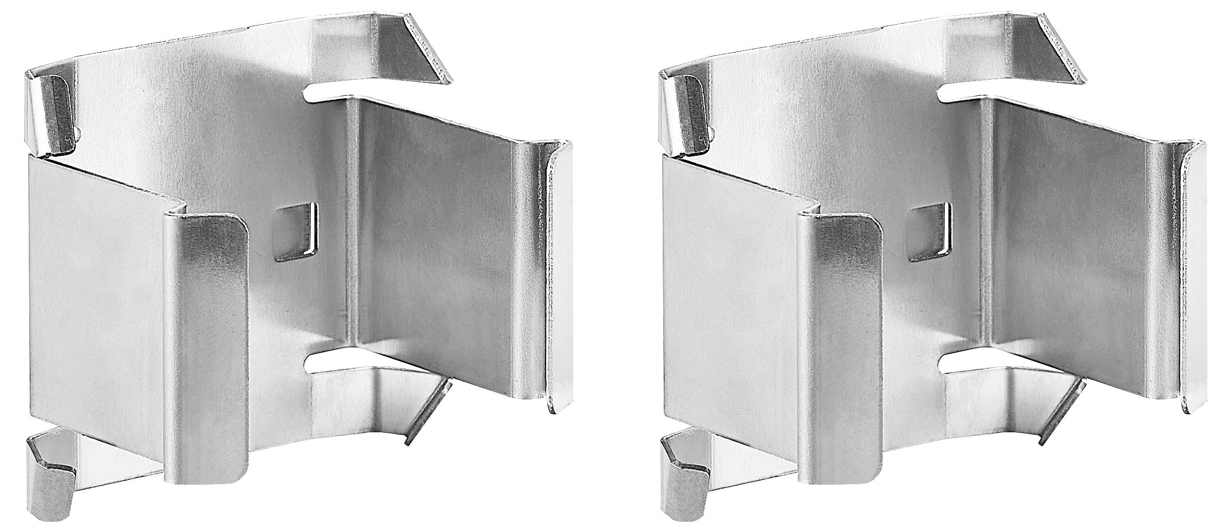 Zwei metallische Montageteile nebeneinander. Sie sind silberfarben, identisch und verfügen über mehrere Falze und Kanten.