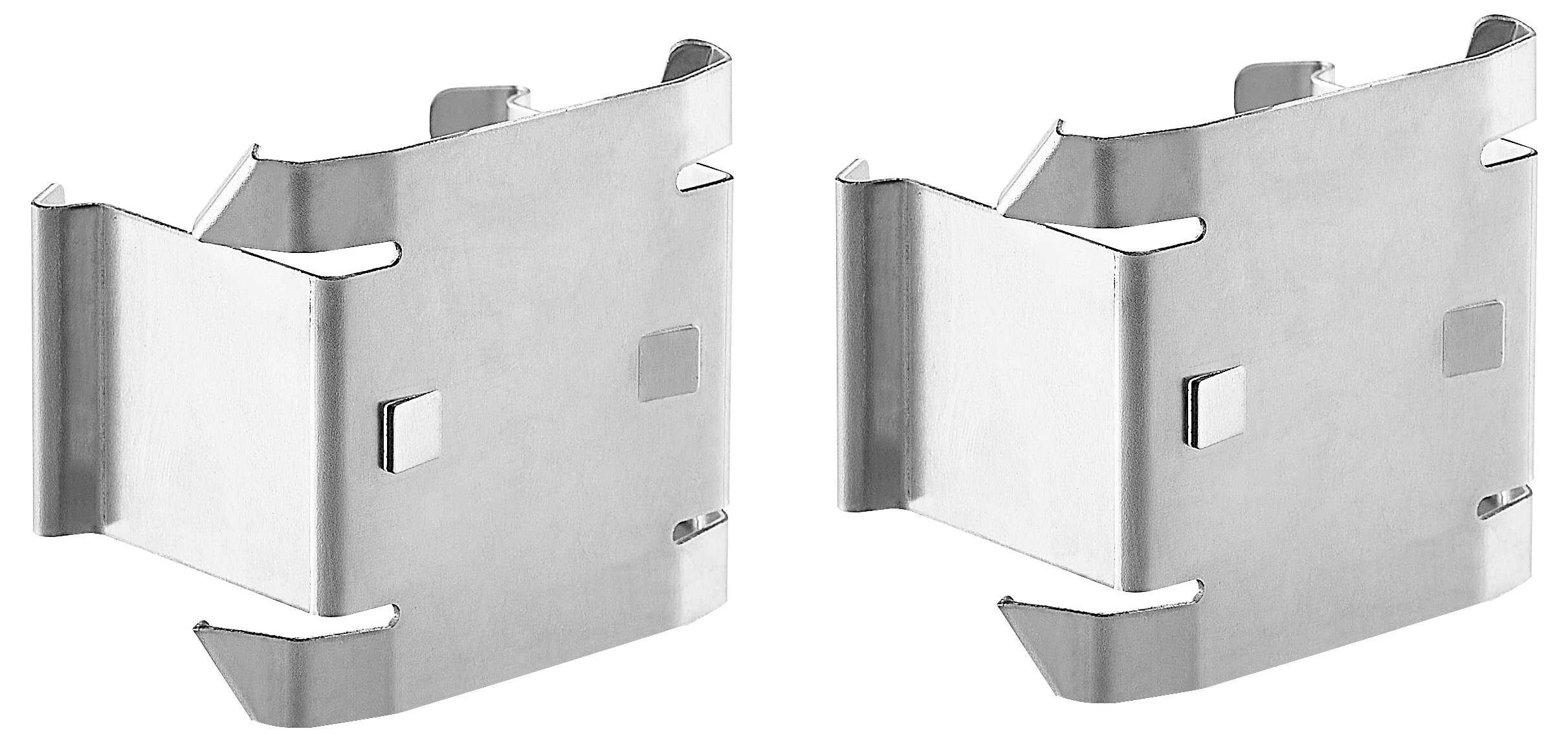 Zwei silberne Metallklammern nebeneinander, jeweils mit eingekerbten Kanten und rechteckigen Aussparungen, auf weißem Hintergrund.