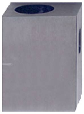 Ein metallischer Block mit einem kreisrunden Loch an der Ober- und Seitenfläche, was möglicherweise auf seine Verwendung für strukturelle oder mechanische Zwecke hindeutet.