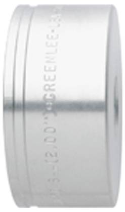 Ein metallischer, zylindrischer Stanzstempel, der zum Erstellen von Löchern in Platten für Rohr- oder Kabelverlegung verwendet wird.