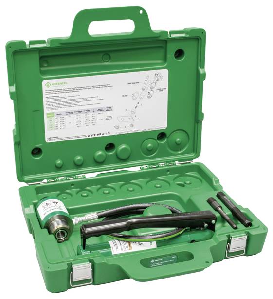 Ein offener, grüner Plastikkoffer, der einen hydraulischen Lochstanzersatz enthält, bestehend aus einem Treiber, Matrizen und Griff, mit Bedienungsanleitung auf dem Deckel.