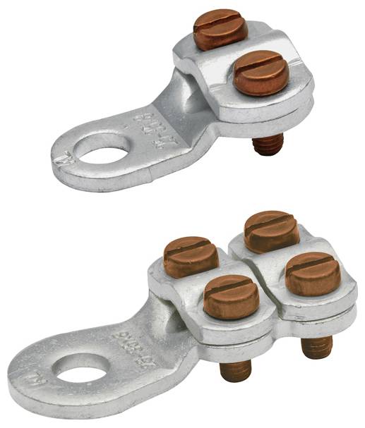 Zwei Metallanschlüsse, einer mit einer einzelnen Schraube und einer mit doppelten Schrauben, verwendet zum Verbinden von elektrischen Leitungen, wobei jeder eine Bohrung zur Befestigung aufweist.