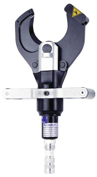 Hydraulische Schneidwerkzeug mit schwarzen Backen und einer Metallbasis, entwickelt für industrielle Anwendungen mit einem Warnzeichen für elektrische Gefahren.
