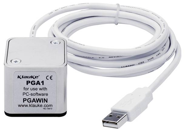 USB-Gerät 'Klauke PGA1', das mit der PC-Software 'PGAWIN' verwendet wird und ein quadratisches Metallmodul umfasst, das mit einem USB-Kabel verbunden ist.