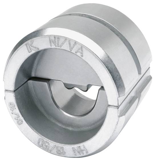 Eine zylindrische Metallkupplung mit Schlitzdesign, graviert mit ‚K N/VA', verwendet für mechanische Verbindungen.