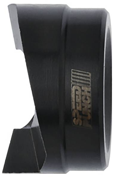 Eine schwarze mechanische Komponente mit einer abgeschrägten Kante und einem gravierten Logo.