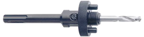 Ein Nahaufnahmebild eines Lochsägen-Schaftes mit angebrachtem Bohrer, das einen verschraubten Körper und einen sechskantigen Schaft für eine sichere Befestigung zeigt.