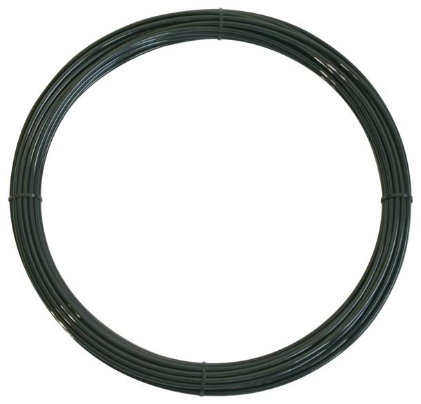 Eine Spule aus schwarzem Draht bildet einen perfekten Kreis und deutet auf Einsatzbereitschaft für elektrische oder Bauanwendungen hin.