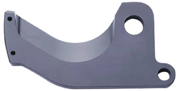 Ein glatter, gekrümmter, maschinell bearbeiteter Metallbestandteil mit zwei kreisförmigen Befestigungslöchern, wahrscheinlich als Halterung oder Stütze in mechanischen Baugruppen verwendet.