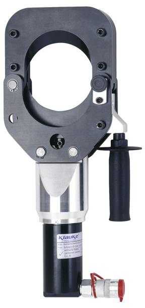 Ein hydraulischer Kabelschneider mit einer großen kreisförmigen Klinge, schwarzem Griff und silberner hydraulischer Anbindung, verwendet zum Schneiden dicker Kabel.