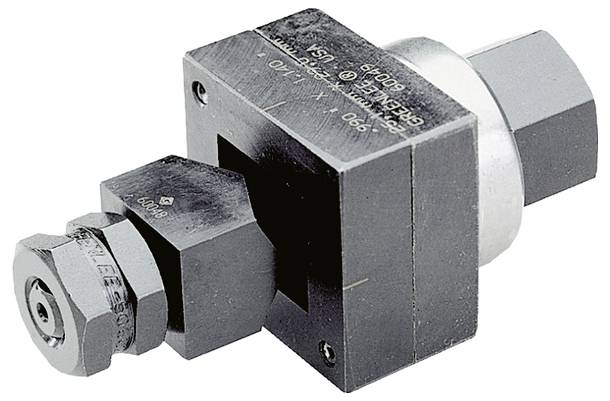 Ein Metallhydraulik-Druckregelventil mit sechseckigen Anschlüssen, auf dessen Oberfläche Herstellerdetails und Messmarkierungen zu sehen sind.