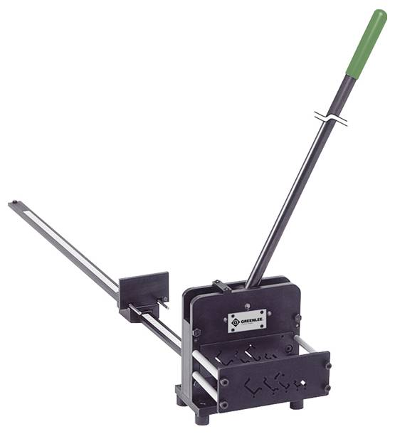 Eine Metallbiegemaschine mit einem langen Hebel, entwickelt für präzises Formen und Schneiden von Metallblechen, ausgestattet mit einem grünen Griff.