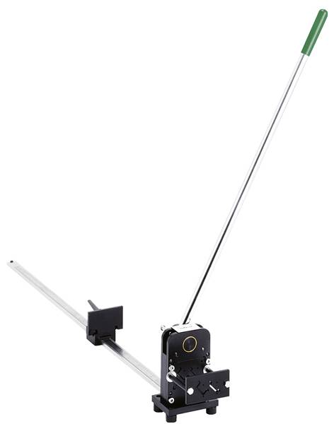 Manueller Kabelschneider mit langem Griff und grünem Griff, entwickelt zum Durchtrennen von Hochspannungskabeln; verfügt über eine robuste Basis für Stabilität.