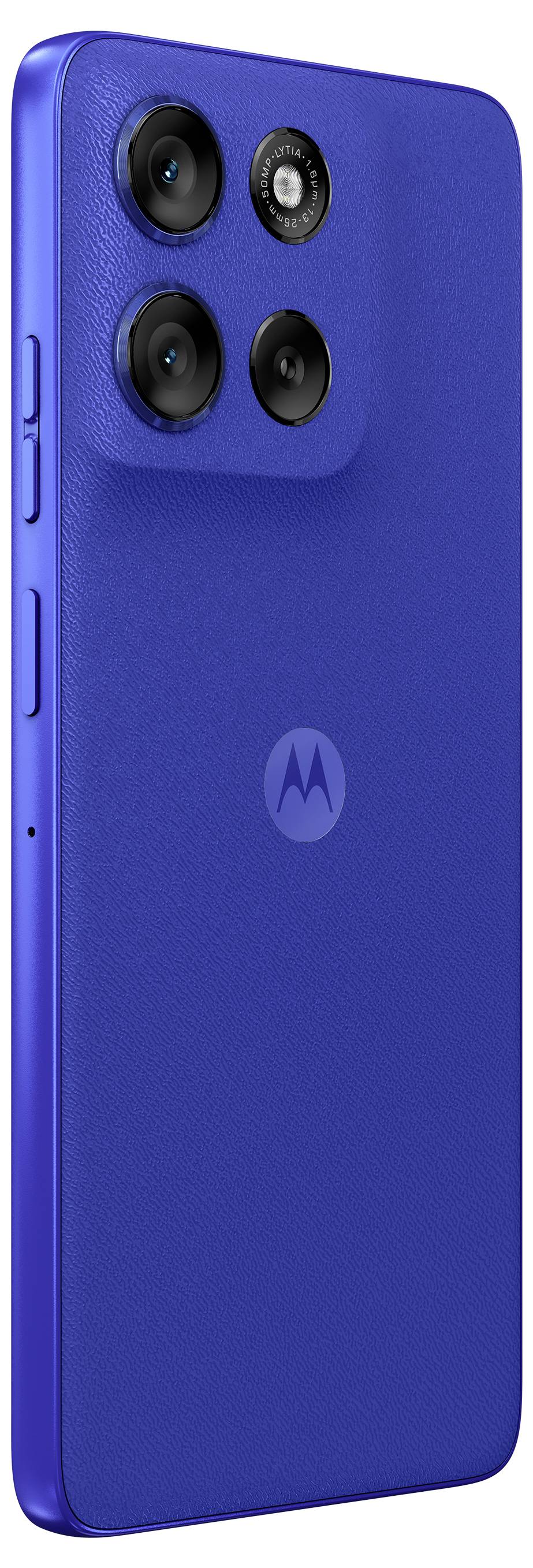 Ein blaues Smartphone mit strukturiertem Rücken und drei rückseitigen Kameraobjektiven in der oberen linken Ecke. Das Motorola-Logo ist auf der Rückseite zentriert.
