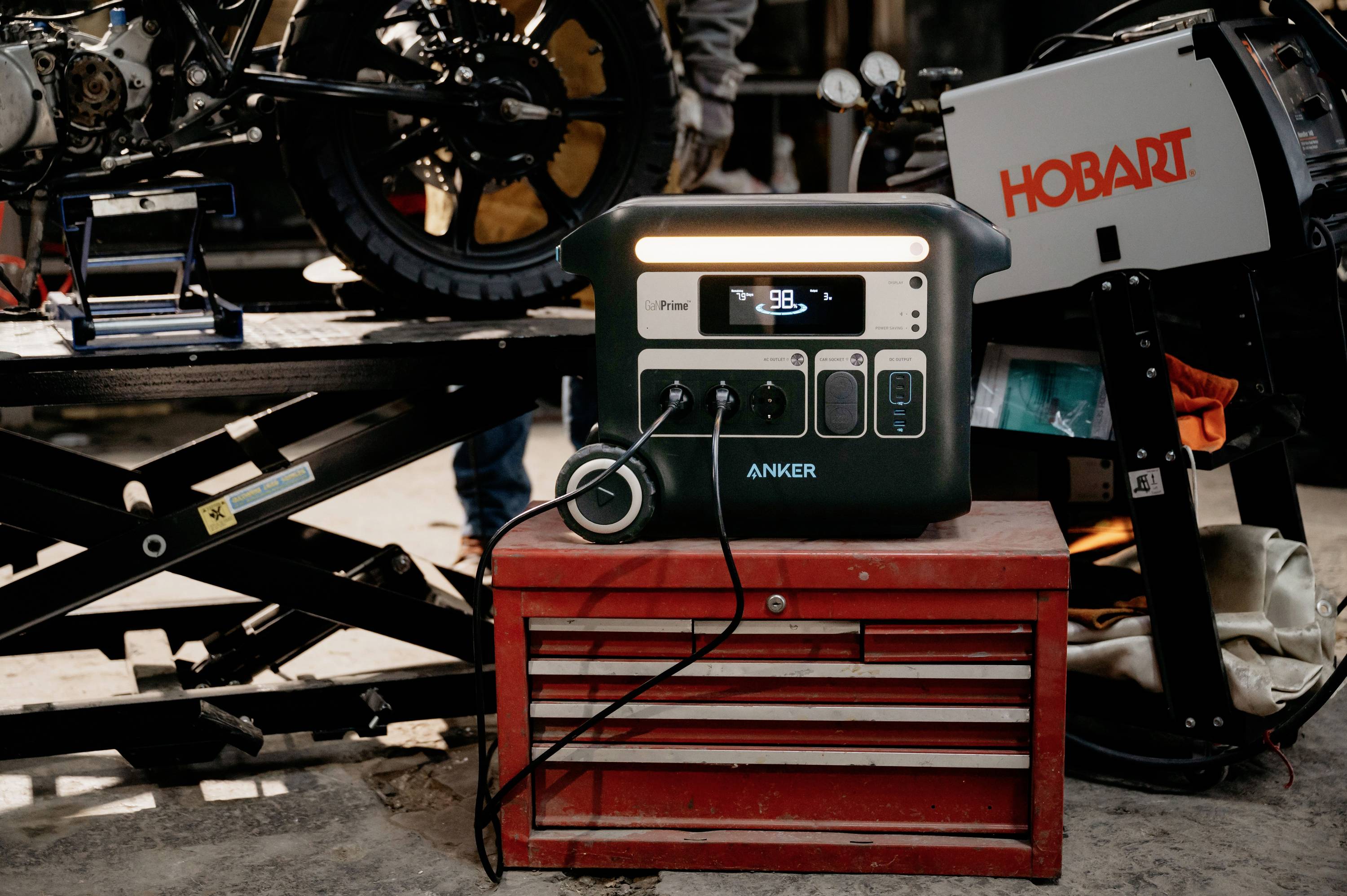 Anker SOLIX F2000 Powerstation Lithiumeisenphosphat LED Taschenlampe, Outdoor