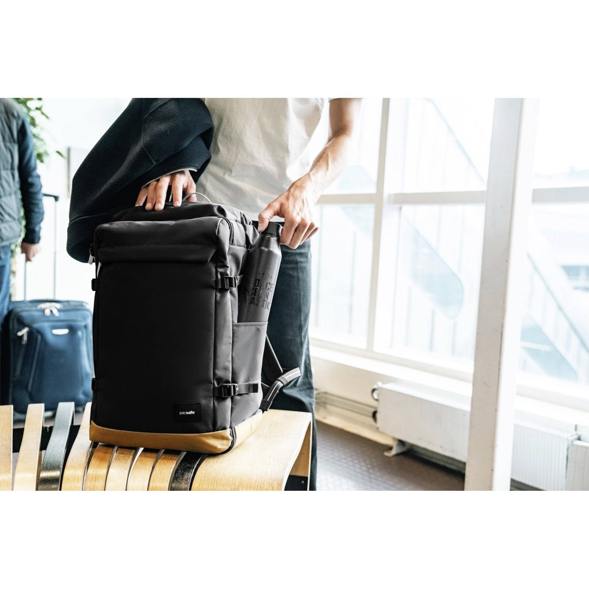 Pacsafe Notebook Rucksack GO 44l Schwarz