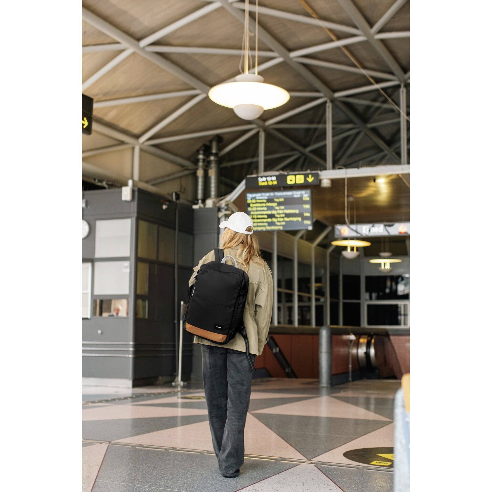 Pacsafe Notebook Rucksack GO 34l Schwarz