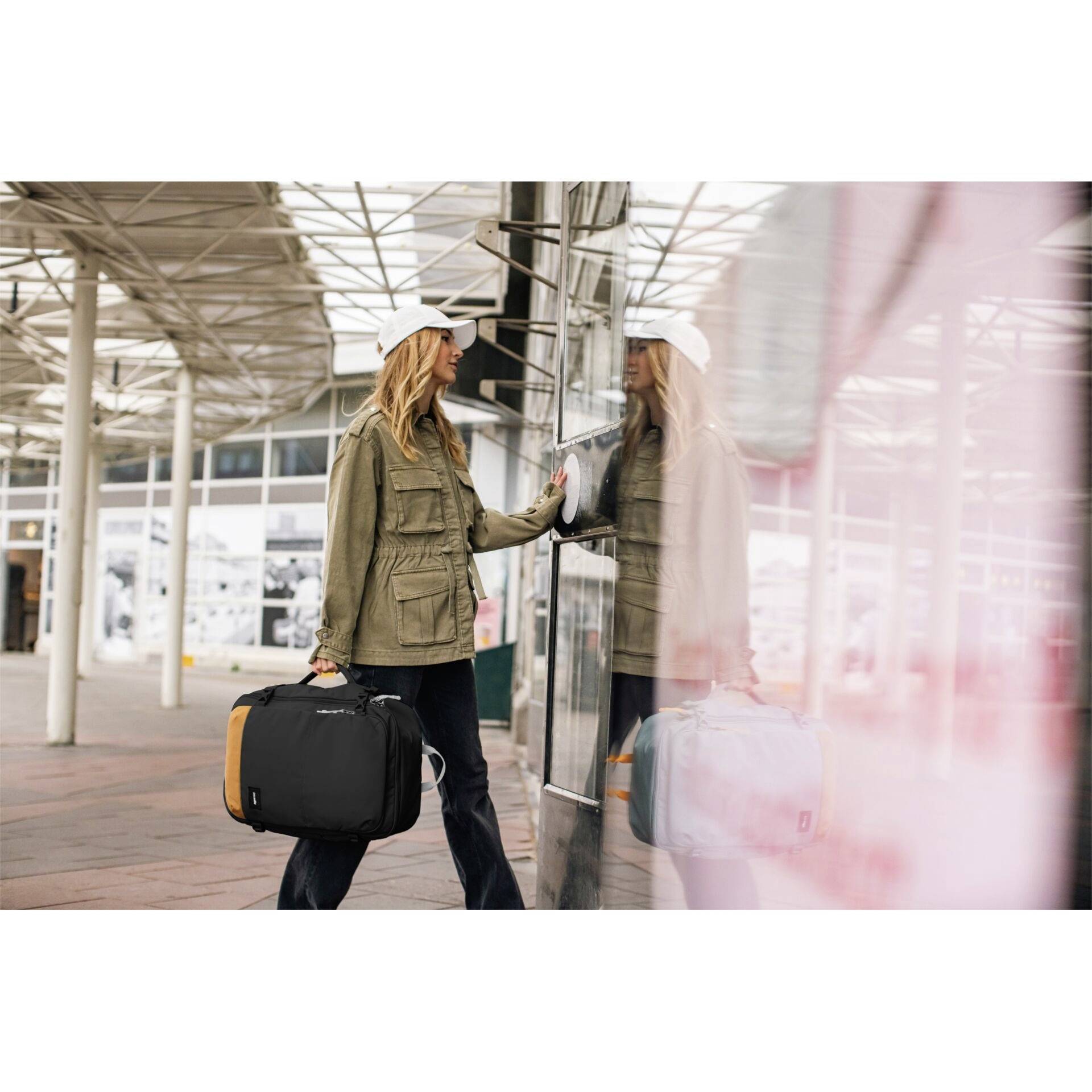 Pacsafe Notebook Rucksack GO 34l Schwarz