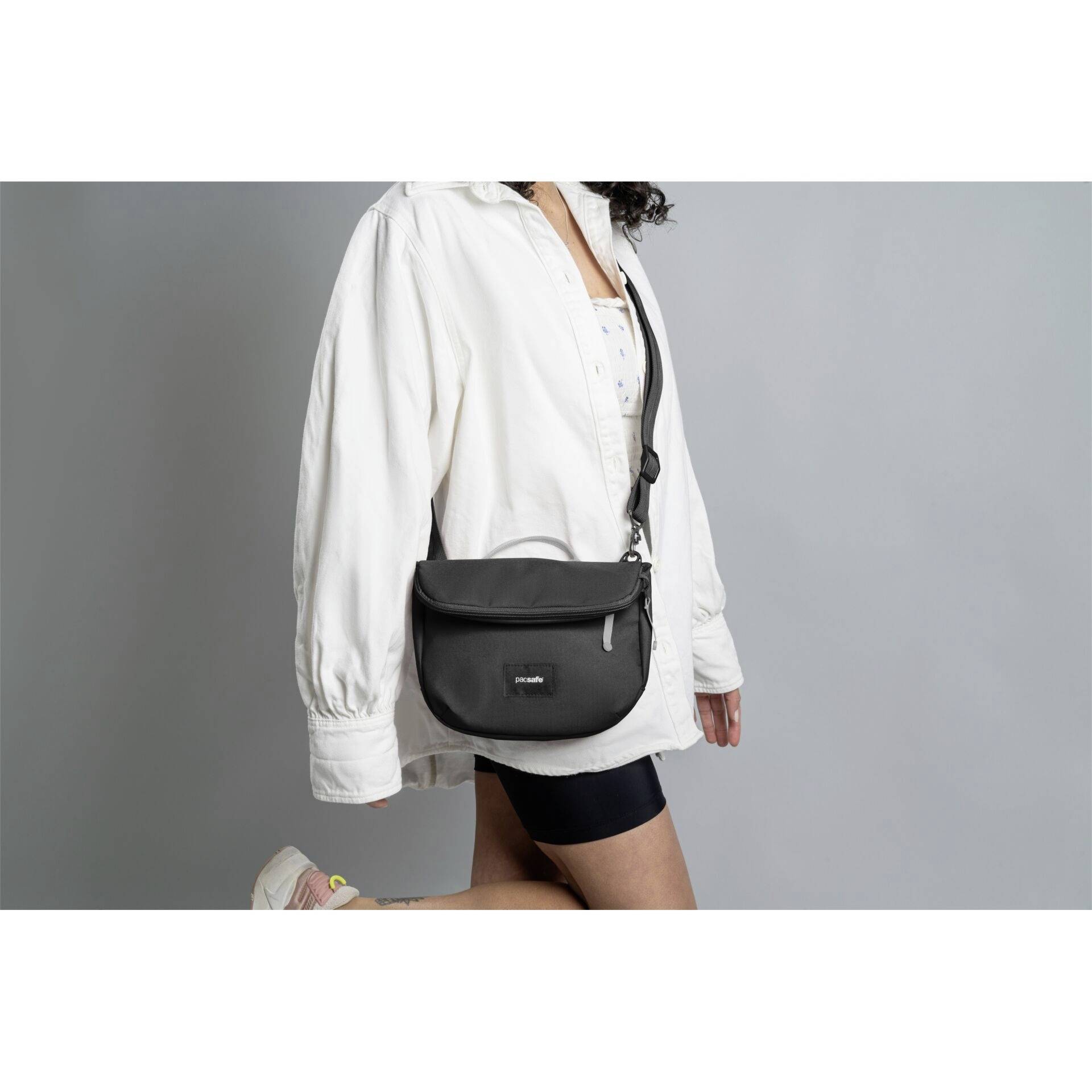 Pacsafe Umhängetasche GO Saddle Crossbody 35140130 1St.