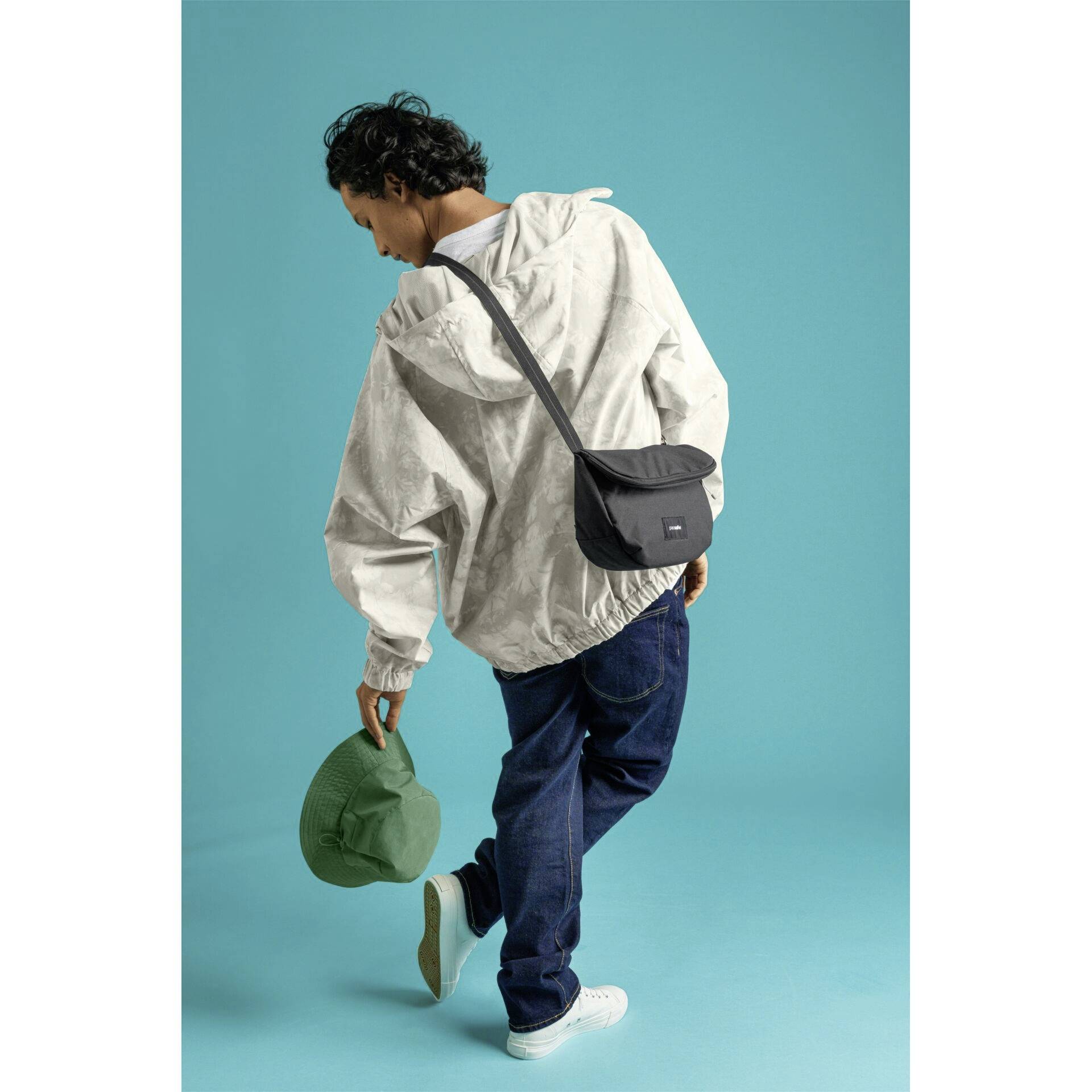 Pacsafe Umhängetasche GO Saddle Crossbody 35140130 1St.