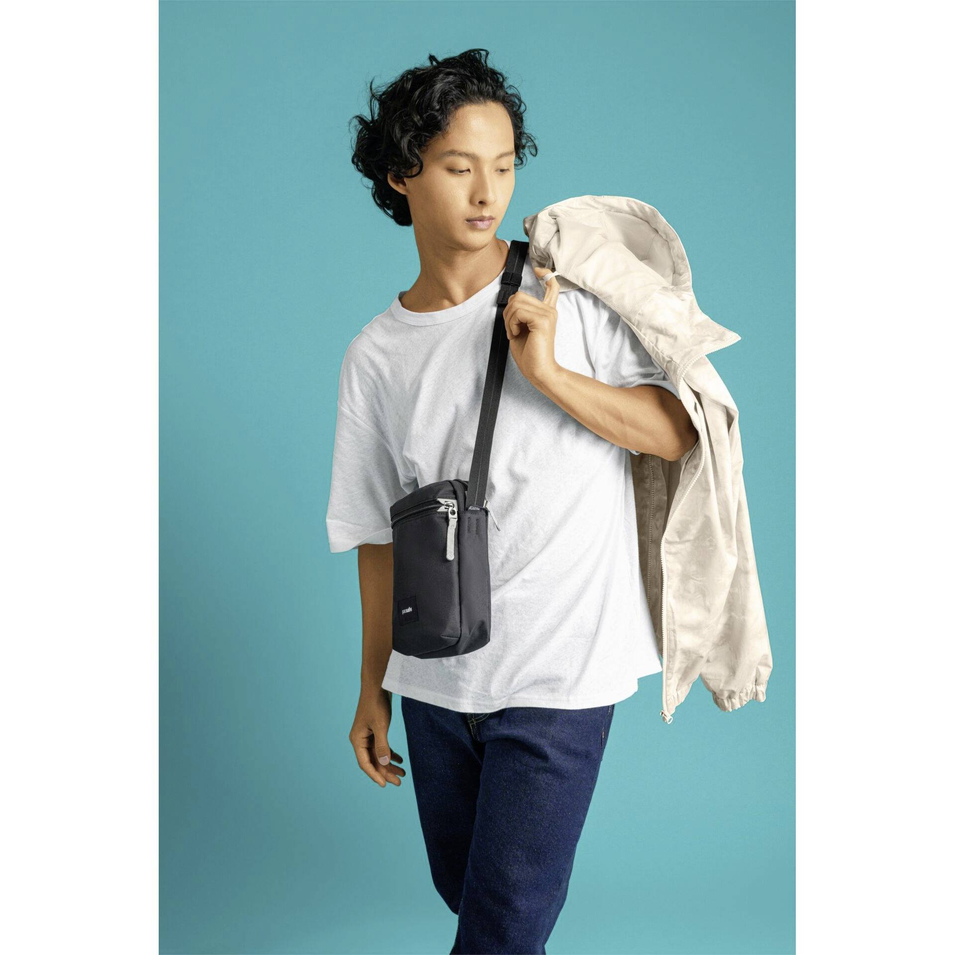 Pacsafe Umhängetasche GO Festival Crossbody schwarz 35170130 1St.