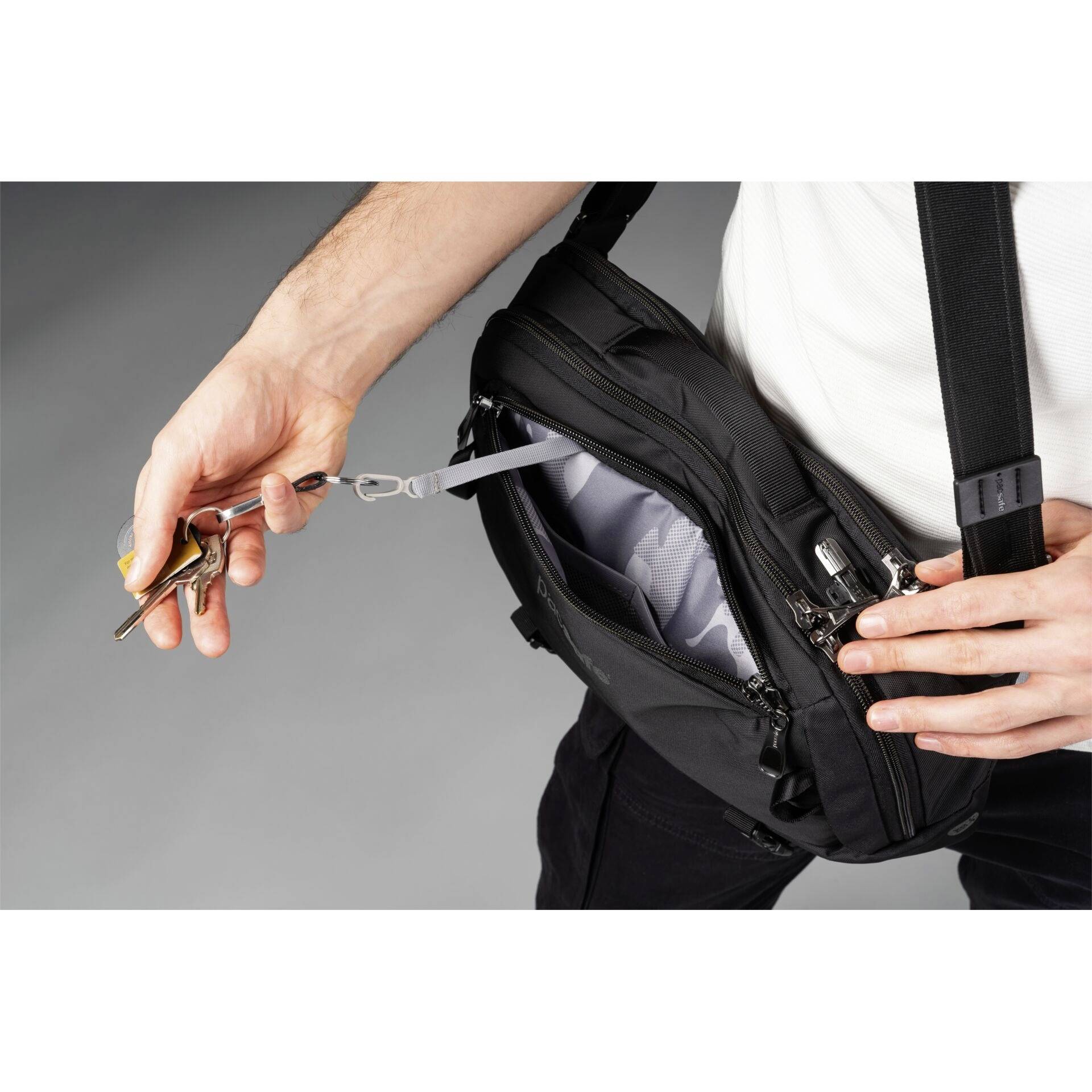 Pacsafe Notebook Tasche EXP 12 Sling Passend für maximal: 33,0cm (13") Schwarz