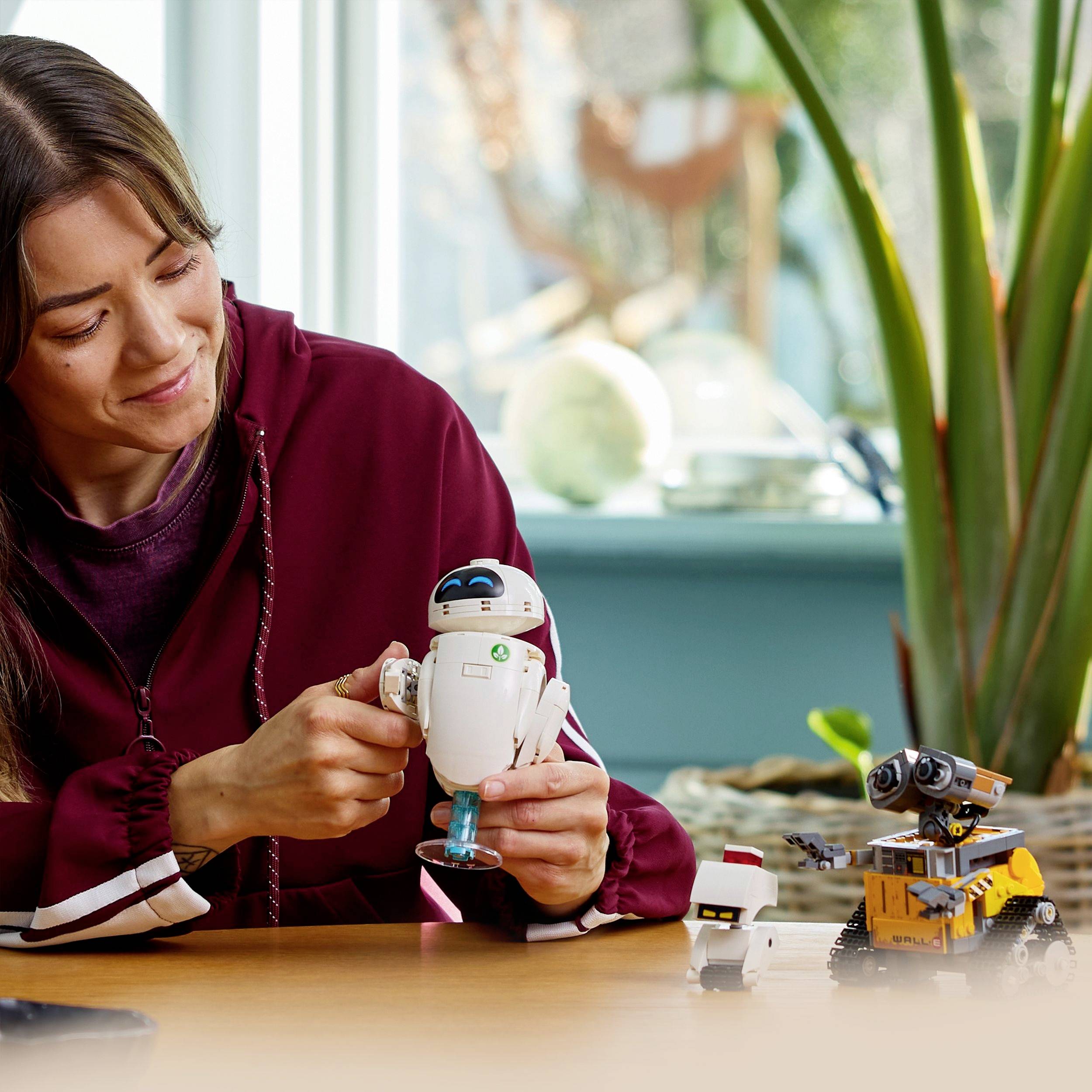 LEGO ǀ Disney and Pixar WALL-E und EVE 43279, Spielzeug, LEGO Deko