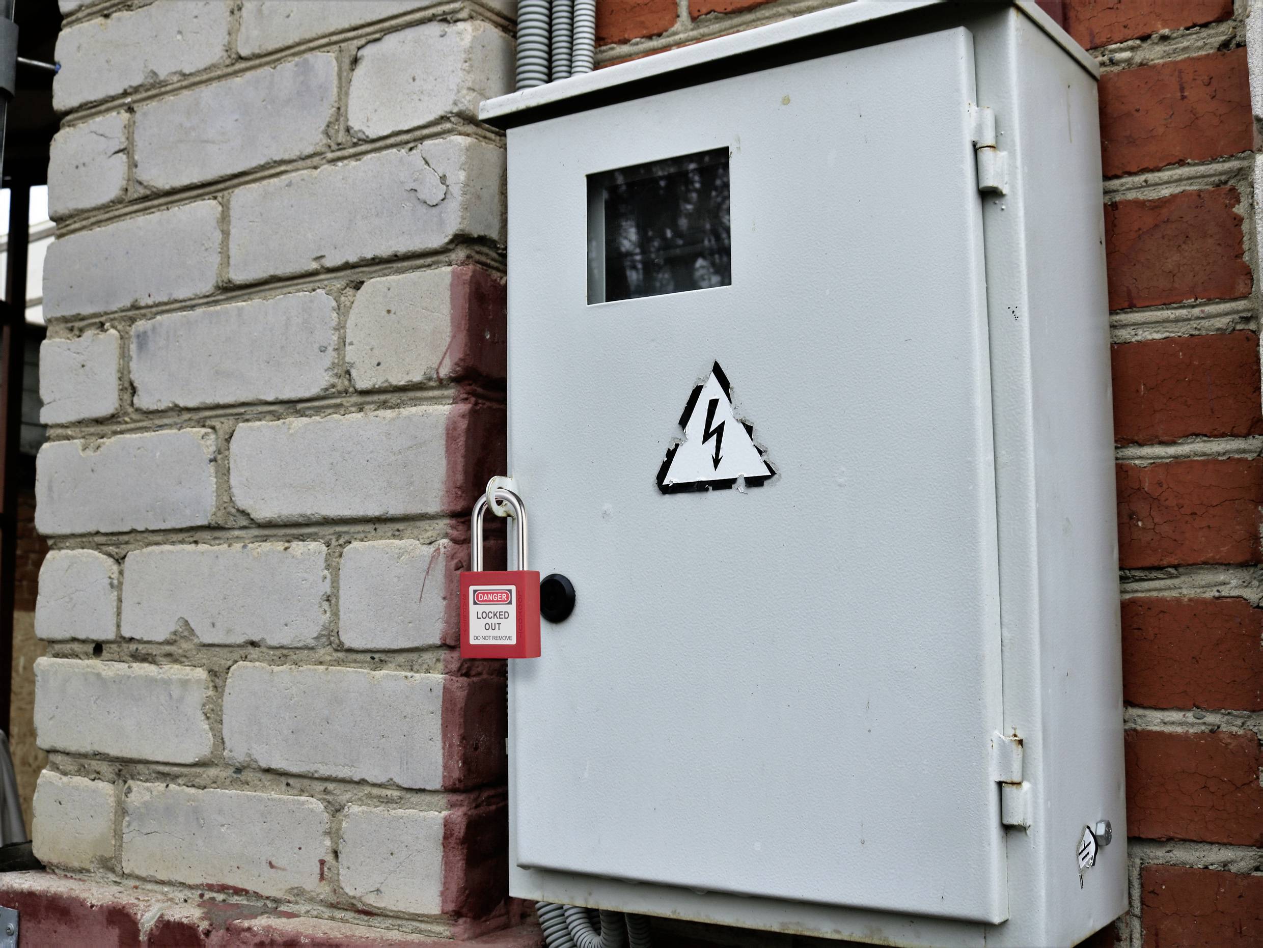 Sygonix SY-6872670 Vorhängeschloss 38mm verschieden schließend Rot Schlüsselschloss Metall