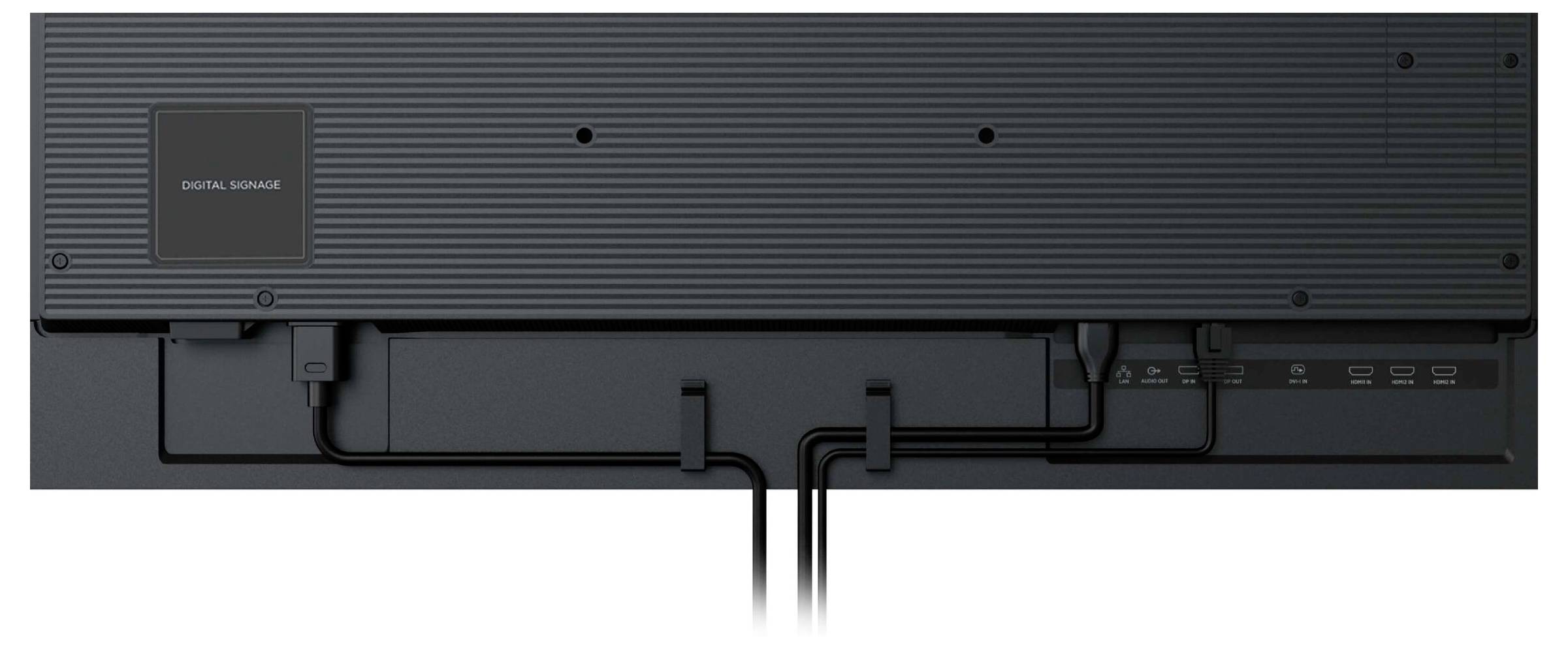 Rückansicht eines digitalen Signage-Bildschirms mit einem Kabelmanagementsystem; Kabel sind ordentlich organisiert und laufen durch vorgesehene Schlitze.