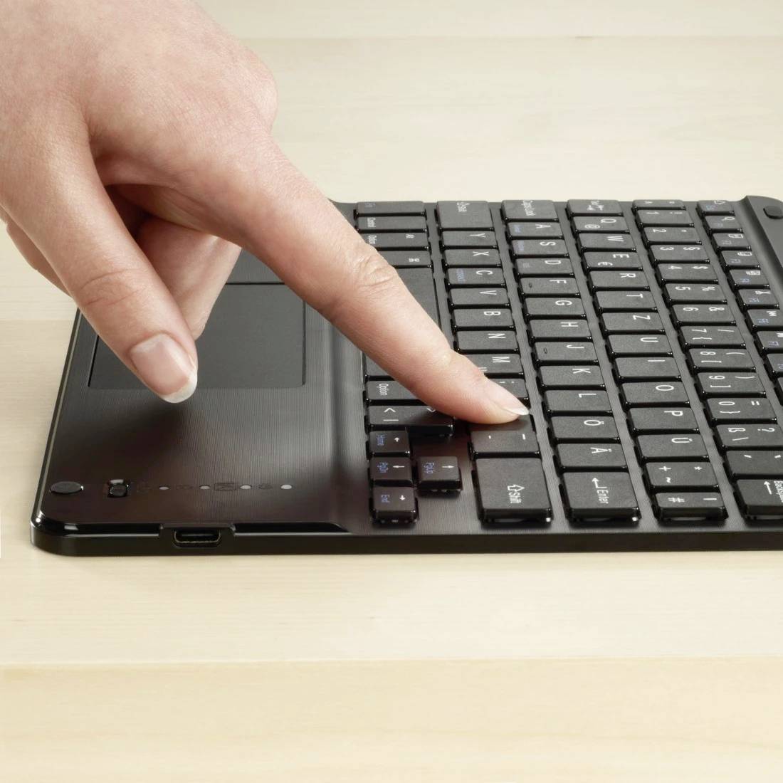 Hama Tablet-Case "Premium", Hülle m. Tastatur f. iPad 11" (25)/10.9" (22), Schw. Tablet Hülle Apple iPad 11" (25)/10.9" (2022) 27