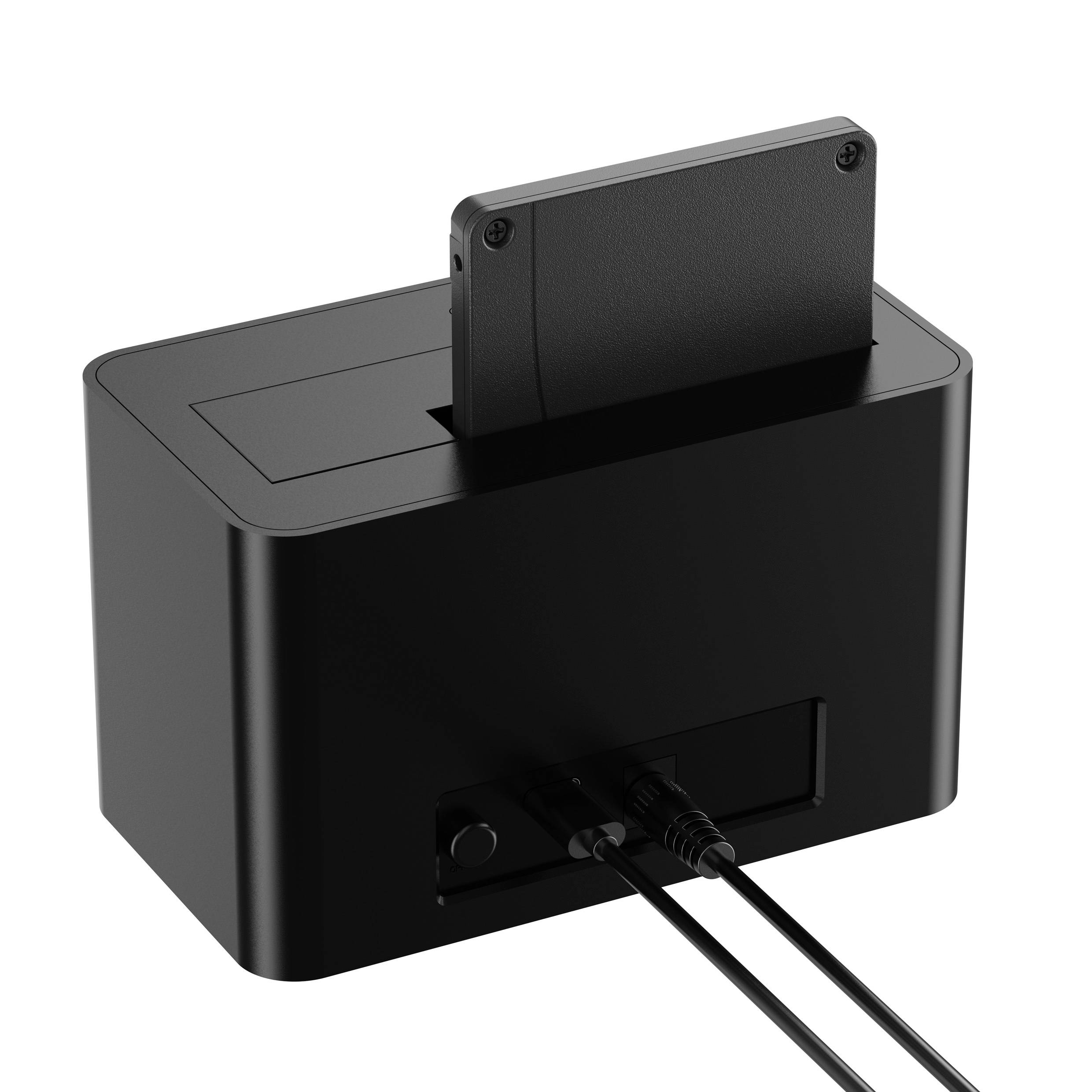 Eine schwarze Festplatten-Dockingstation mit einer eingelegten Festplatte, an deren Rückseite zwei Kabel angeschlossen sind, die zur Datenübertragung und Speicherung verwendet werden.