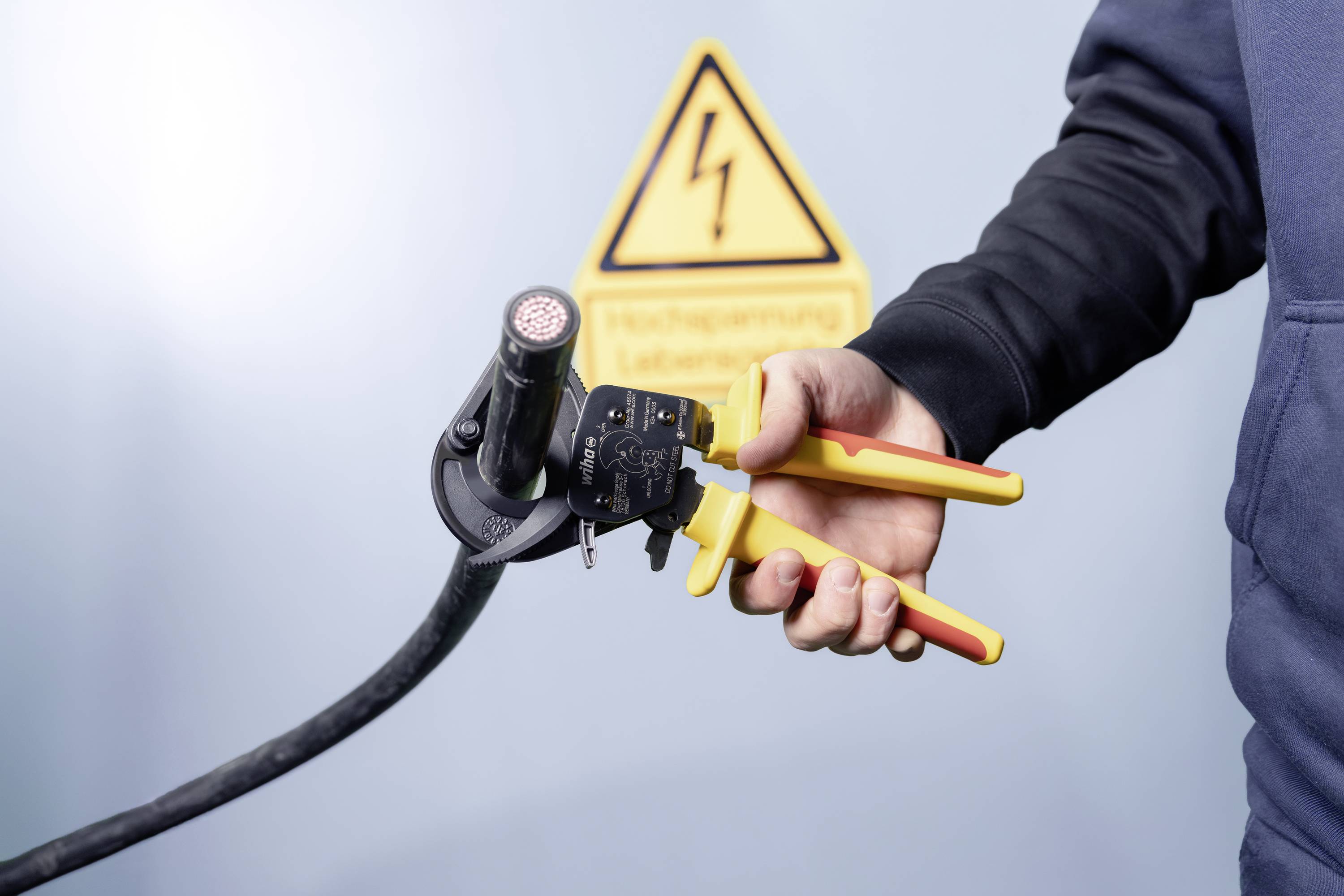 Wiha 46674 Kabelschneider Geeignet für (Abisoliertechnik) Alu- und Kupferkabel, ein- und mehrdrähtig 34mm 300mm²